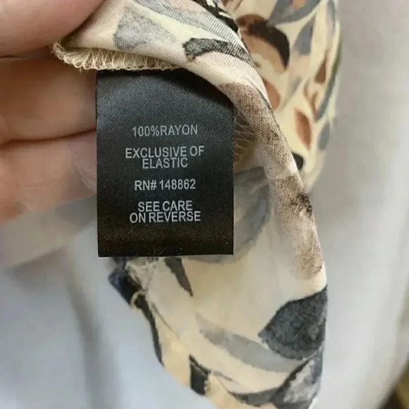 TORRID Challis Floral Long Sleeve Cold Shoulder Smocked Blouse Top Size 5 - Picture 8 of 8